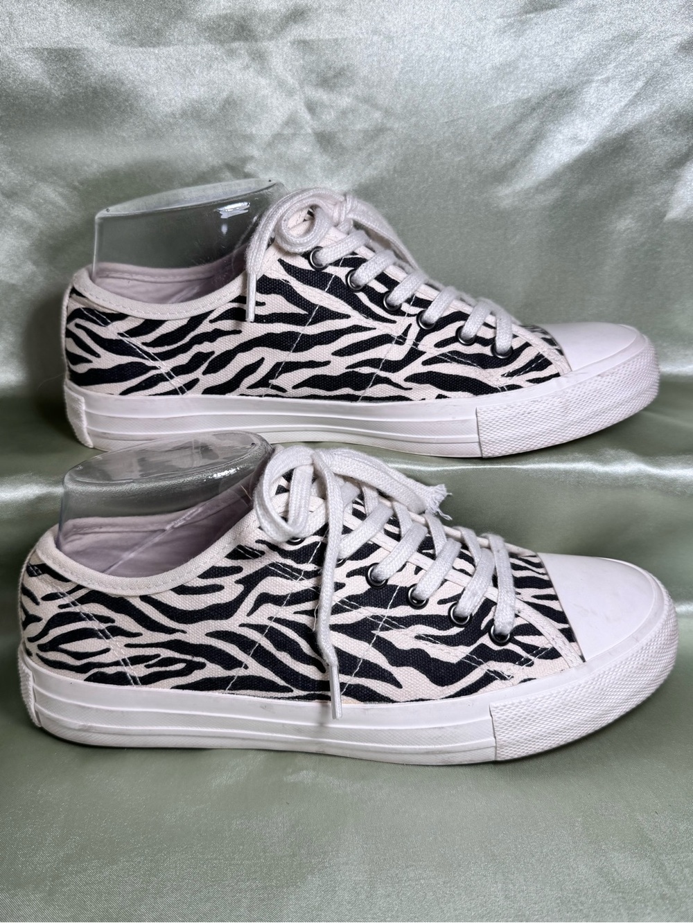 ⁠American Eagle Zebra Print Canvas Low Top Sneakers 5072-900 Shoes Women Size 6⁠